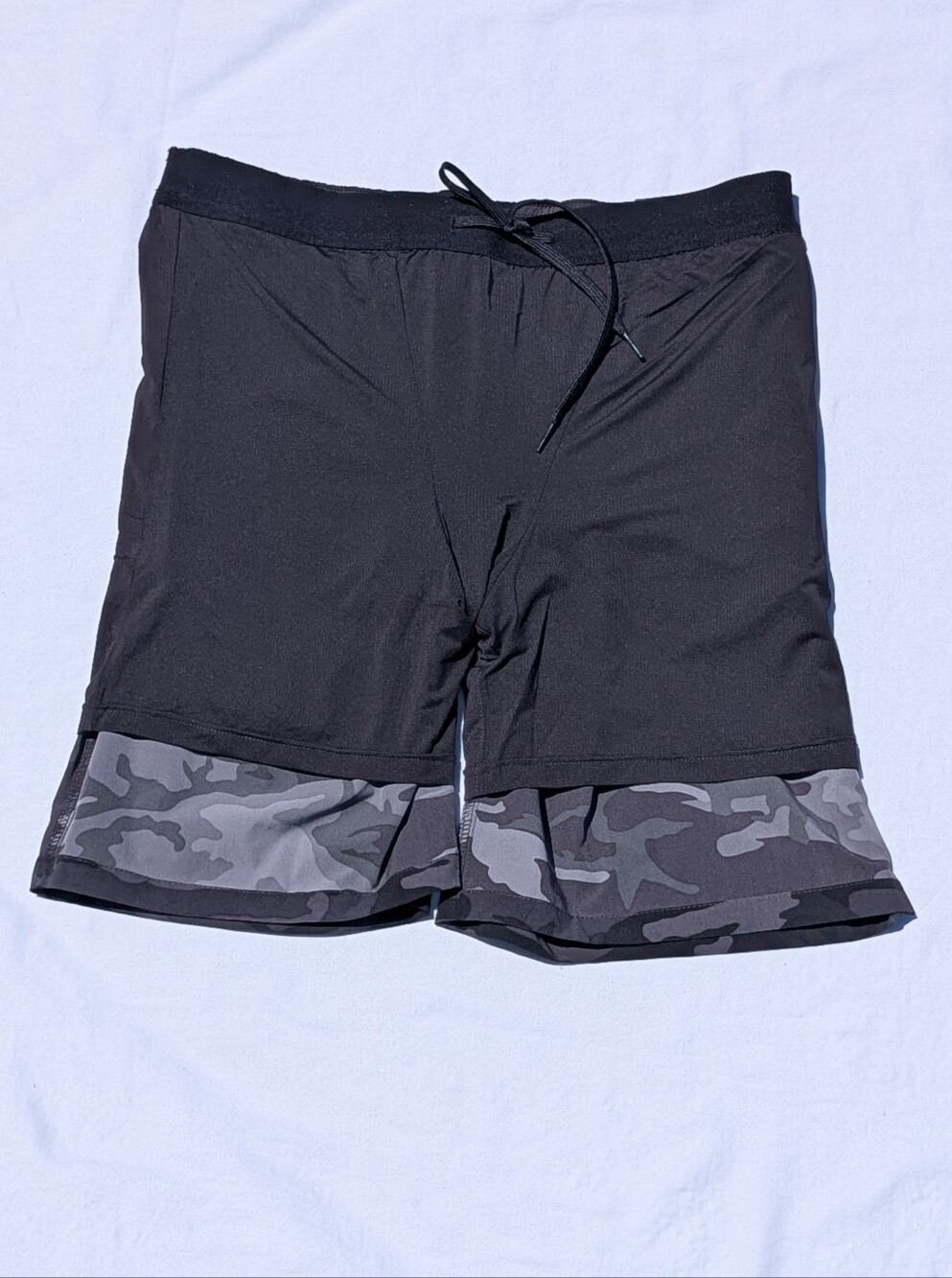 Kirkland Signature Men's Swim Trunks Size L - Picture 15 of 16